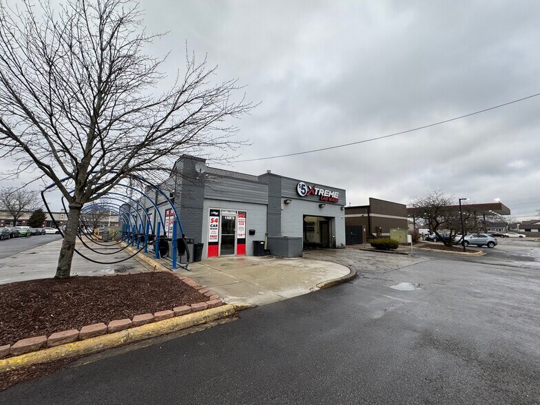 More Photos Of 4 N Barrington Rd, Streamwood Carwash For Sale