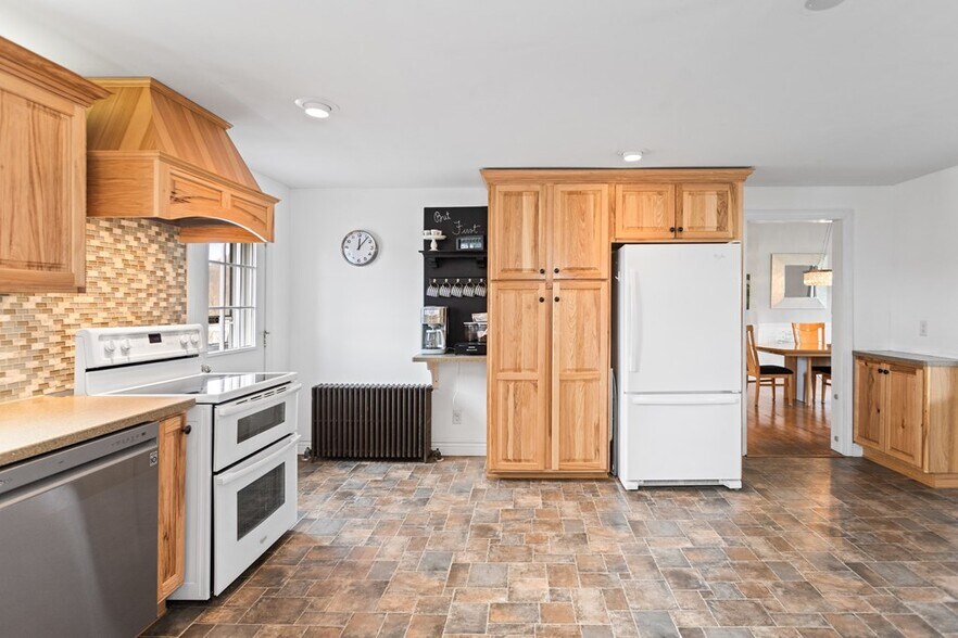 More Photos Of 211 Hanks Rd, Troy Hospitality For Sale