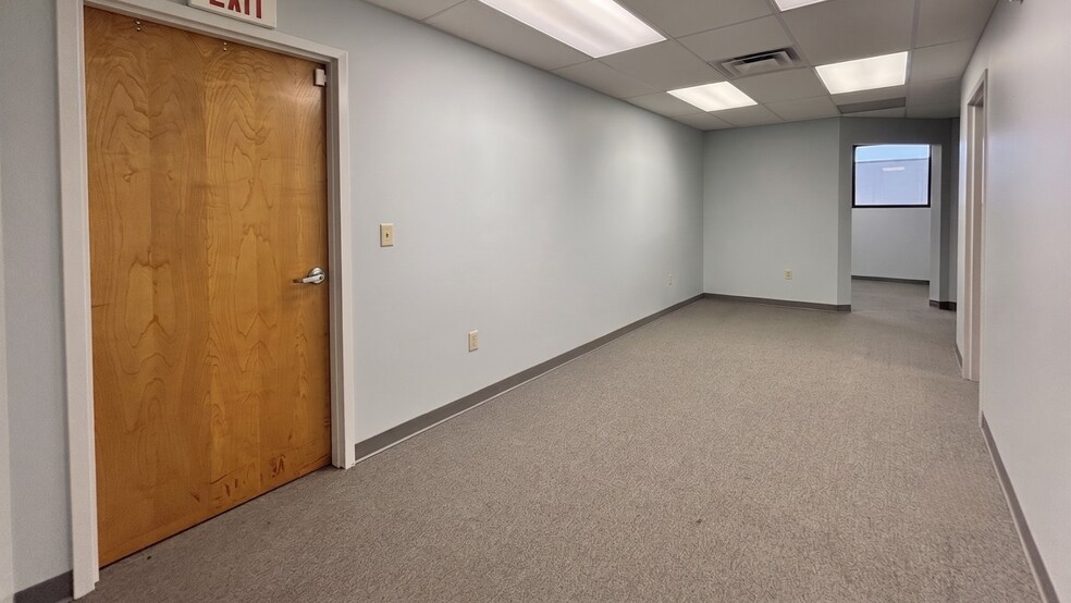 More Photos Of 10821 Plantside Dr, Louisville Light Manufacturing For Lease