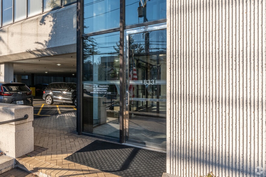 More Photos Of 833 Northern Blvd, Great Neck Medical For Lease