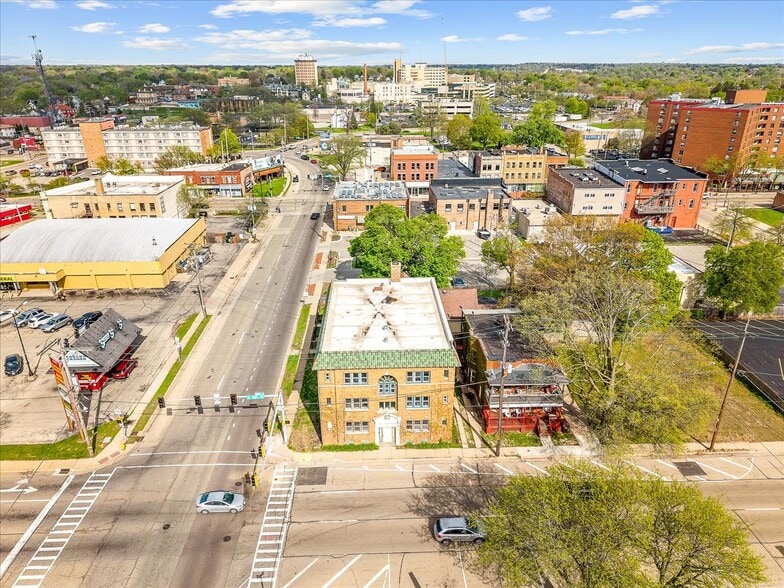 More Photos Of 204 S 6th St, Rockford Apartments For Sale