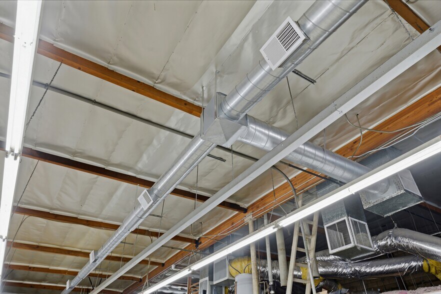 More Photos Of 18522 Gresham St, Northridge Warehouse For Sale