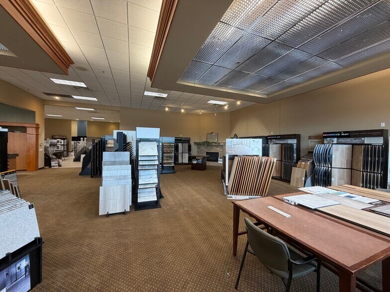 More Photos Of 4803 Michaels Dr, Appleton Freestanding For Sale