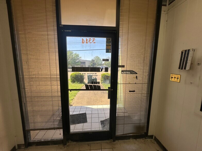 More Photos Of 3314 Millbranch Rd, Memphis Flex For Sale