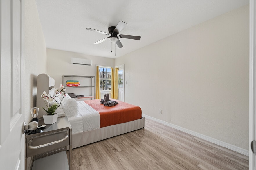 More Photos Of 602 Poinsettia Ave, Clearwater Beach Hotel For Sale