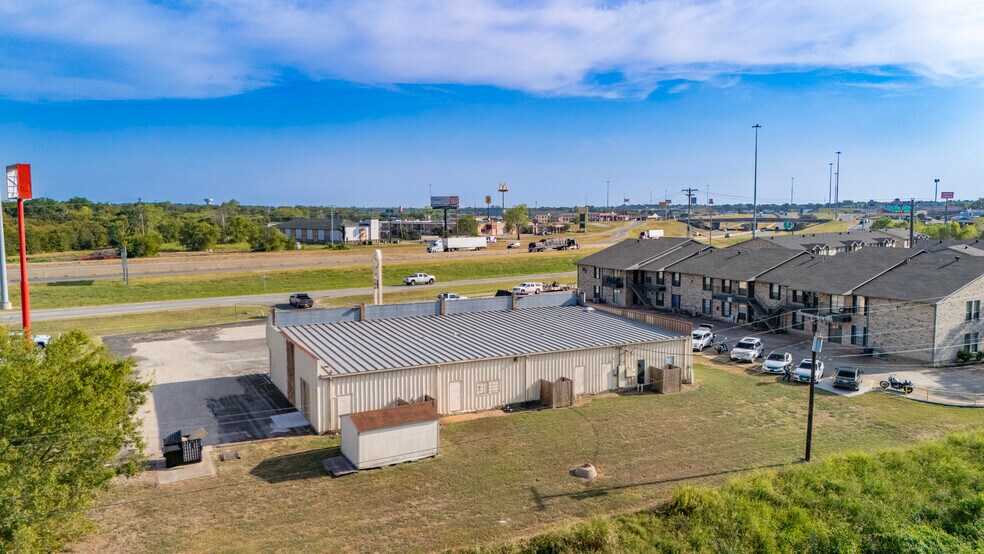 More Photos Of 1118 Interstate Highway 30, Greenville Storefront Retail Office For Lease
