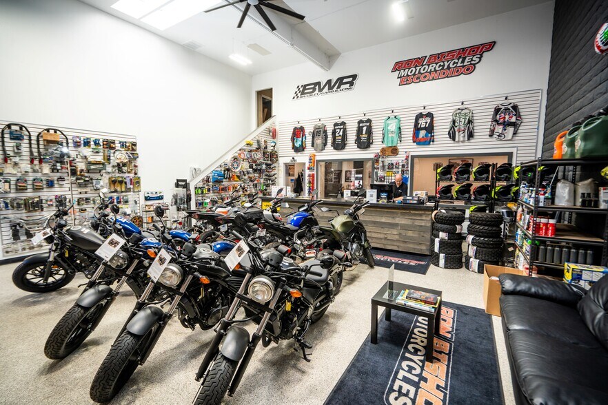 More Photos Of 802-812 W Washington Ave, Escondido Service For Sale