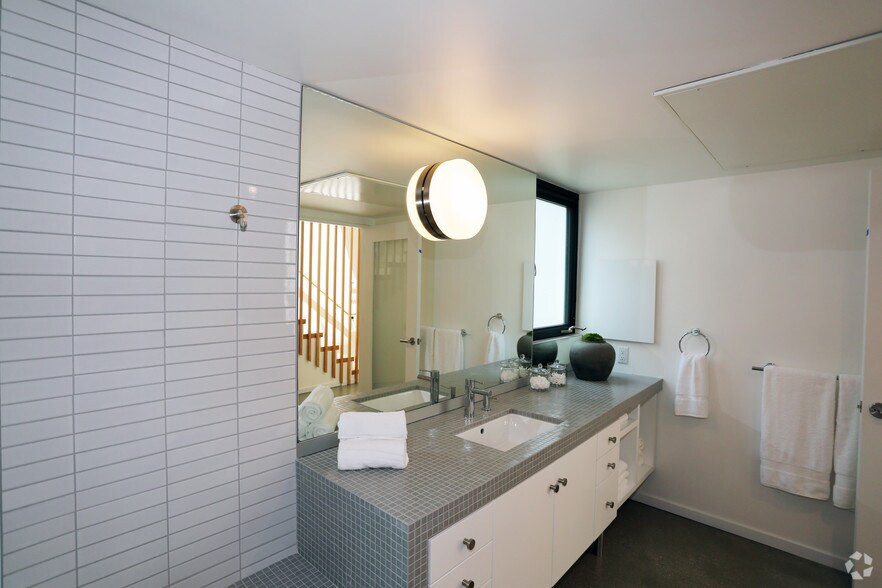 More Photos Of 8350-8358 Santa Monica Blvd, West Hollywood Apartments For Lease