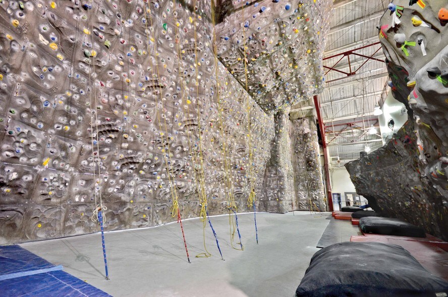 More Photos Of 111 W 11th Ave, New York Unknown For Lease