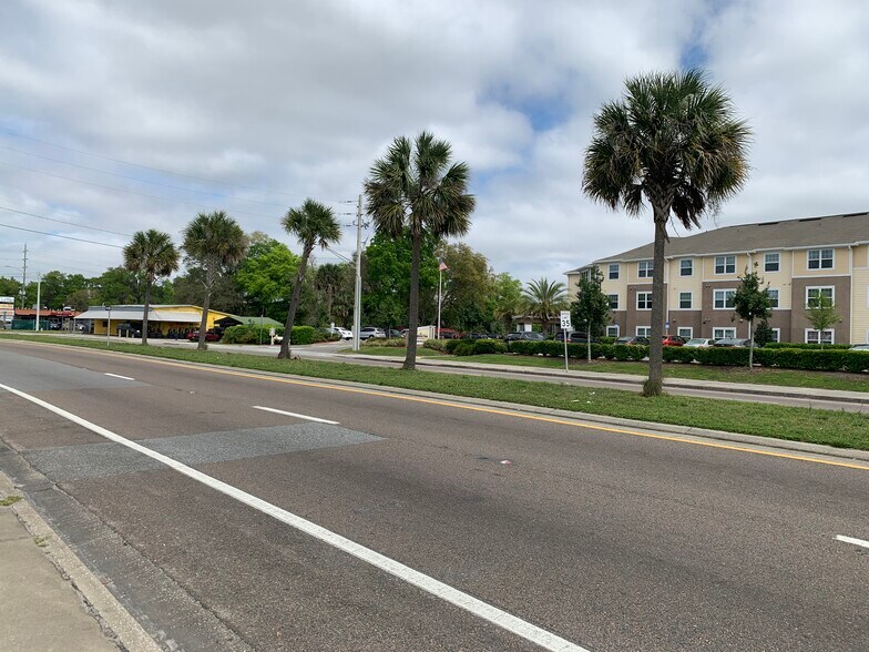 More Photos Of 5106 N Main St, Jacksonville Service Station For Sale