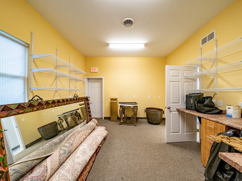 More Photos Of 35 Main St, Scottsville Office For Sale