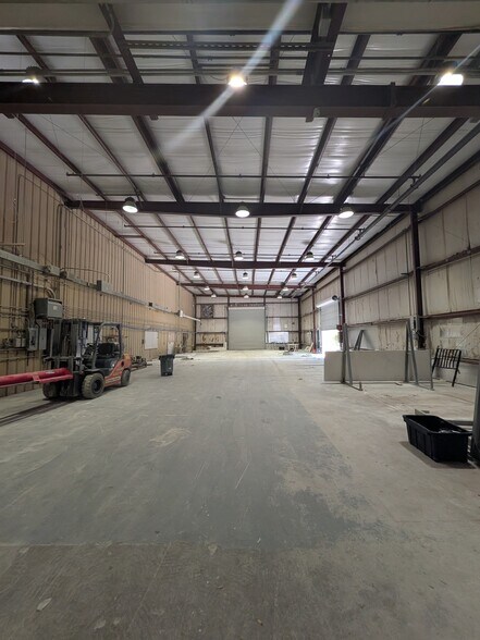 Primary Photo Of 6205 31st St E, Bradenton Warehouse For Lease