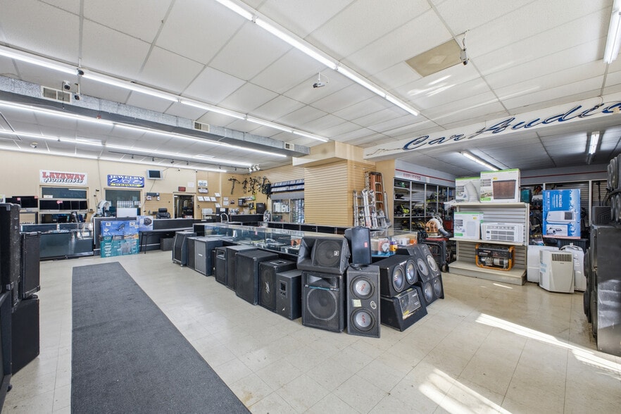 More Photos Of 3210 E Main St, Columbus Freestanding For Sale