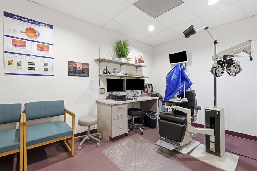 More Photos Of 1568 Woodbourne Rd, Levittown Office For Sale