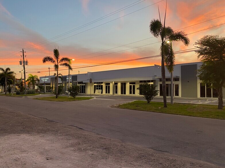 More Photos Of 11920 NW 87th Ct, Hialeah Gardens Storefront Retail Office For Lease