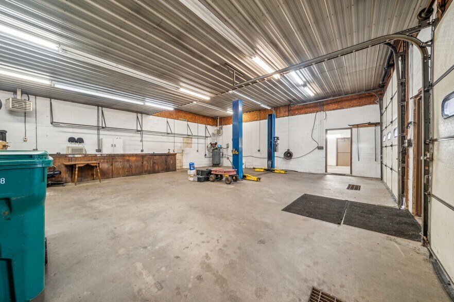 More Photos Of 123 Crossroads Rd, Scottdale Light Distribution For Sale