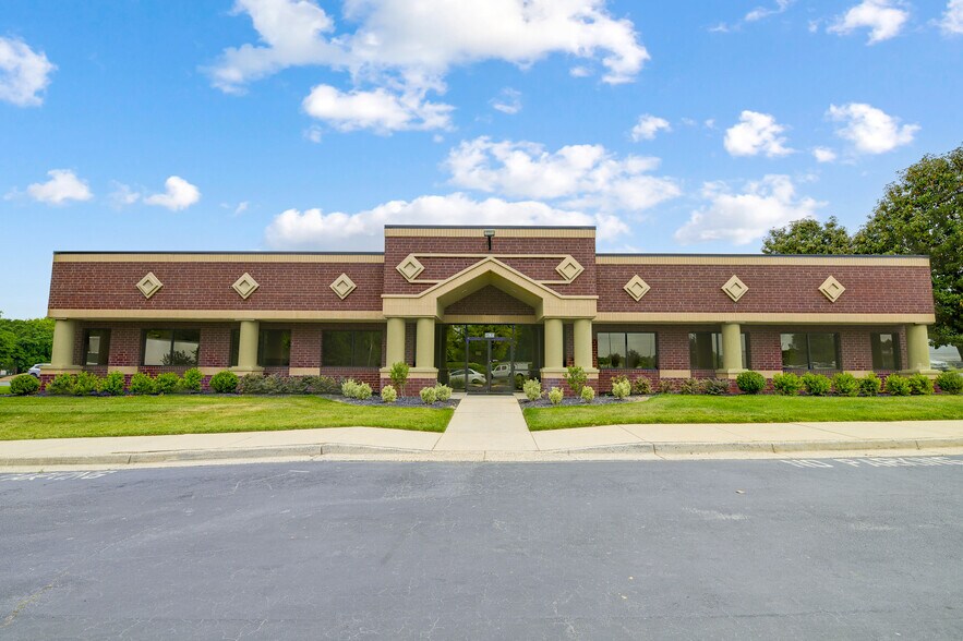 More Photos Of 9635 Southern Pine Blvd, Charlotte Coworking Space