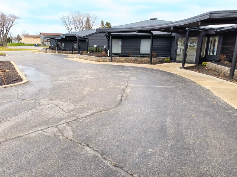 More Photos Of 502 Wall St, Valparaiso Medical For Lease