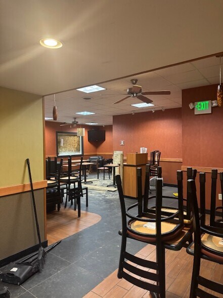 More Photos Of 35 White St, South Burlington Fast Food For Lease