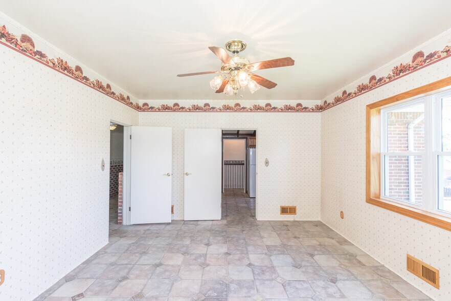 More Photos Of 131 Copenhaver St, Marion Shelter For Sale