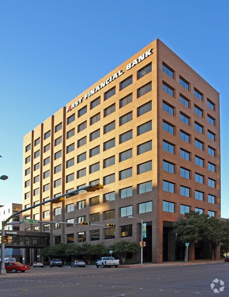 More Photos Of 400 Pine St, Abilene Office For Lease