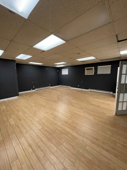 More Photos Of 327 Windmill Rd, Dartmouth Office For Lease