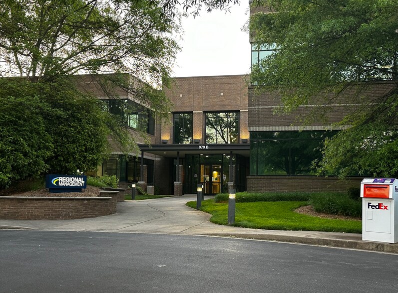 Primary Photo Of 979 Batesville Rd, Greer Office For Lease