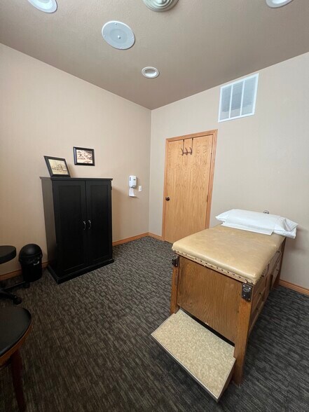 More Photos Of 77 Adcock Dr, Alamosa Healthcare For Sale