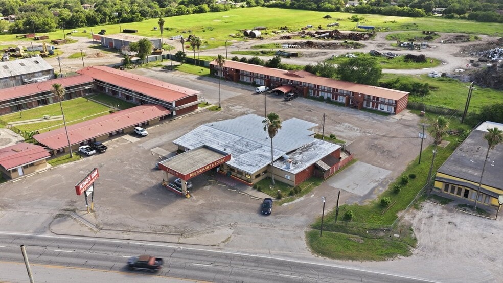 Primary Photo Of 815 S US Highway 281, Alice Hotel For Sale