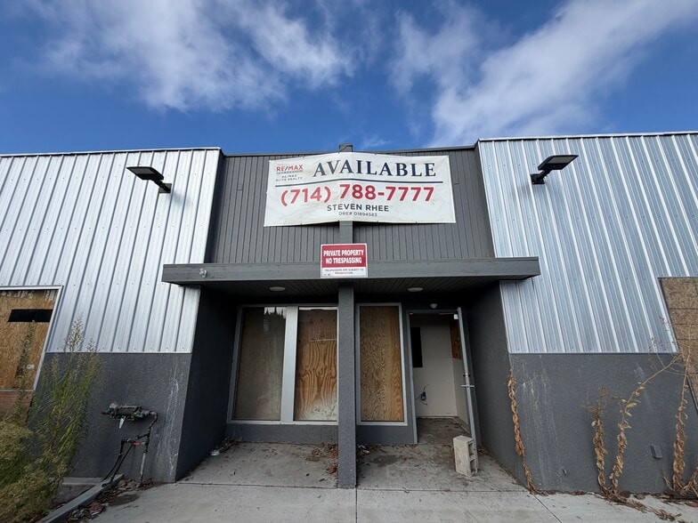 More Photos Of 1667-1669 Cota Ave, Long Beach Service For Sale
