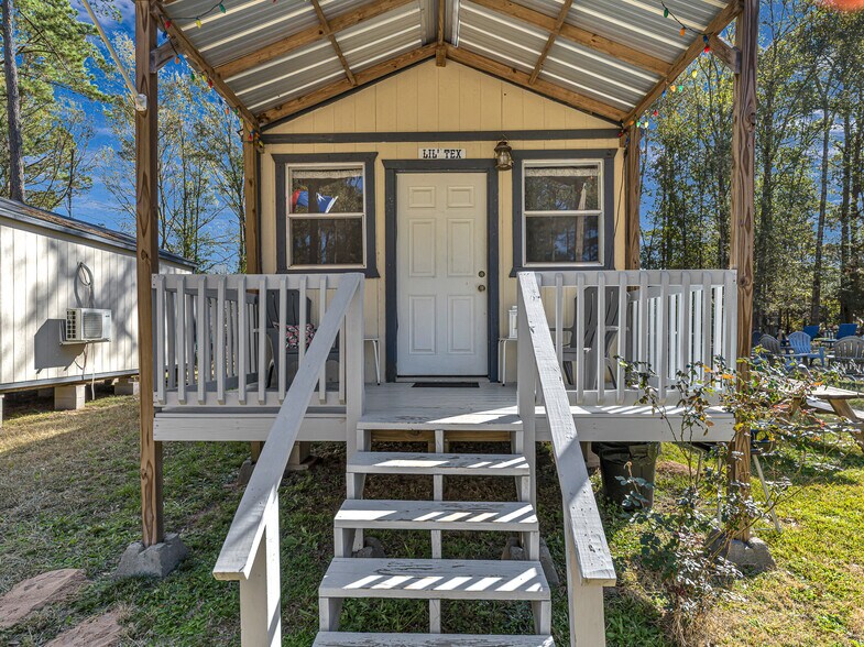 More Photos Of 11201 County Road 203, Plantersville Specialty For Sale