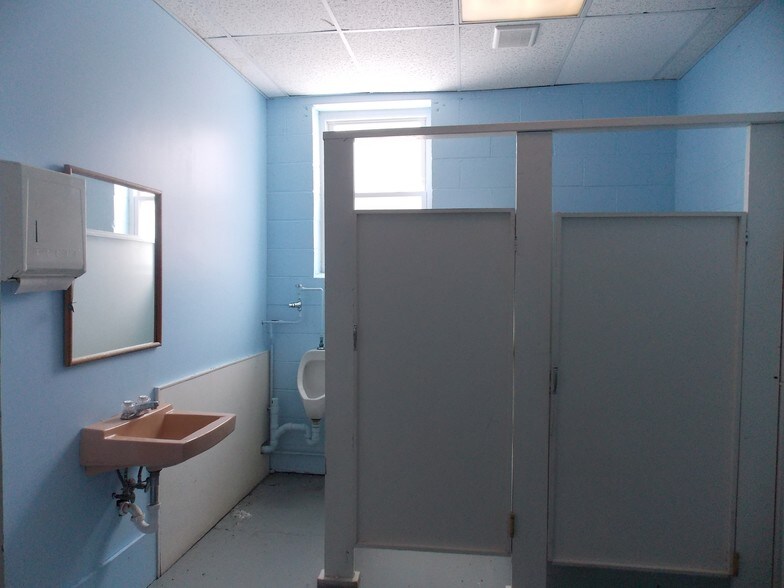 More Photos Of 16 Dr Foote Rd, Colchester Light Manufacturing For Sale