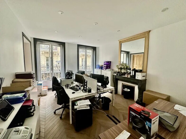More Photos Of 50 Rue De Miromesnil, Paris Office For Sale