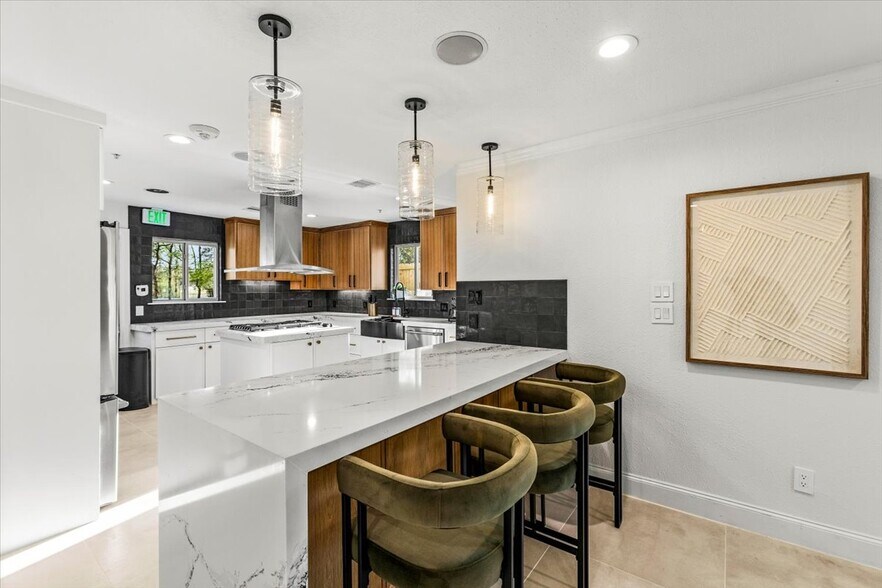 More Photos Of 8811 West Ln, Magnolia Office For Sale