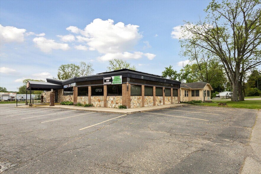 More Photos Of 3705 Ann Arbor Rd, Jackson Restaurant For Sale