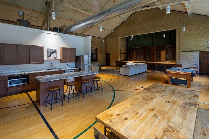 More Photos Of 1351 N Hanley Rd, University City Apartments For Sale