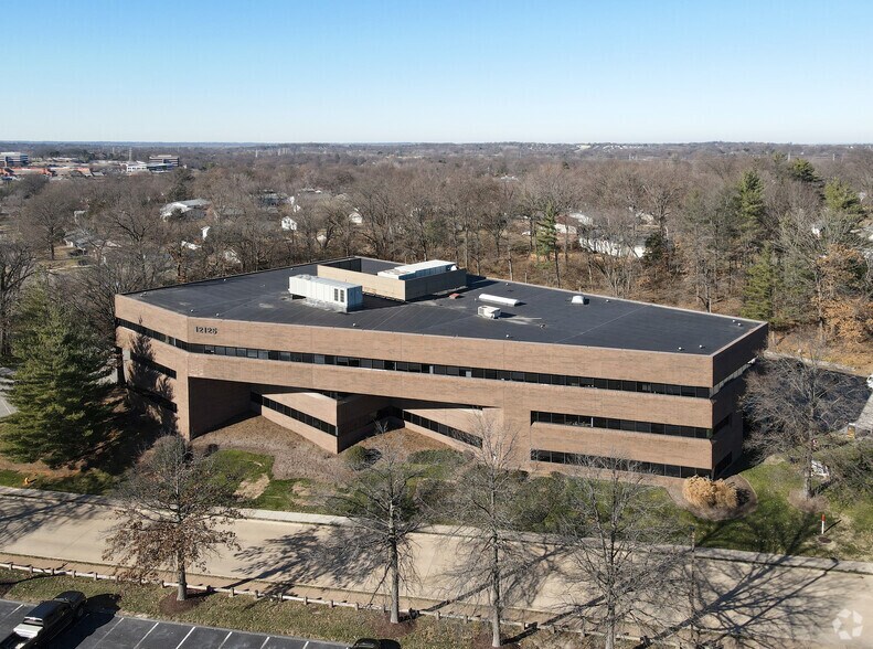 More Photos Of 12125 Woodcrest Executive Dr, Saint Louis Office For Lease