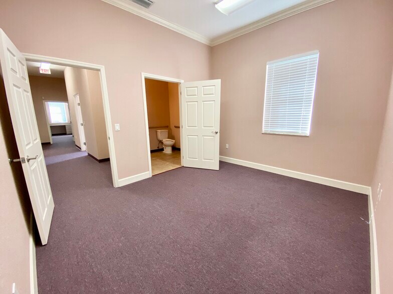 More Photos Of 929 N US Hwy 27/441, Lady Lake Medical For Lease