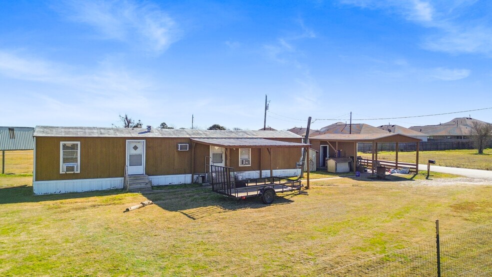 More Photos Of 9157 TX-105, Navasota Light Distribution For Sale