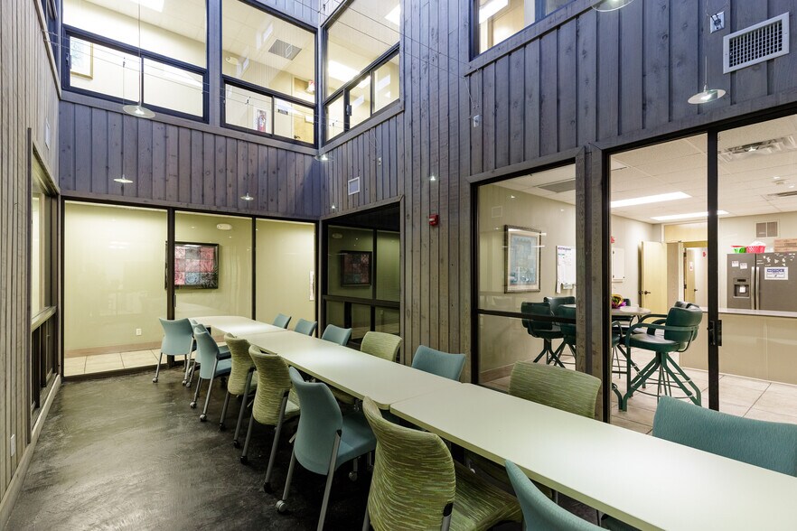More Photos Of 3301 Santa Fe St, Corpus Christi Office For Lease