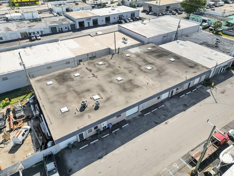 More Photos Of 224 NE 32nd Ct, Oakland Park Warehouse For Sale