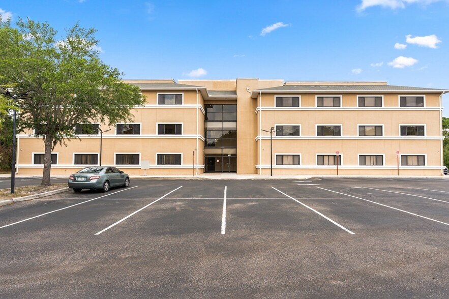 More Photos Of 1490 Sunshadow Dr, Casselberry Loft Creative Space For Lease