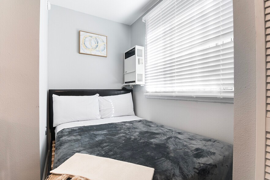 More Photos Of 1864 Cordova St, Los Angeles Apartments For Sale