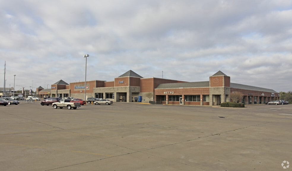 More Photos Of 6729-6759 Bridge St, Fort Worth Unknown For Lease