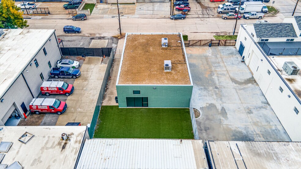 More Photos Of 4840 Memphis St, Dallas Warehouse For Sale