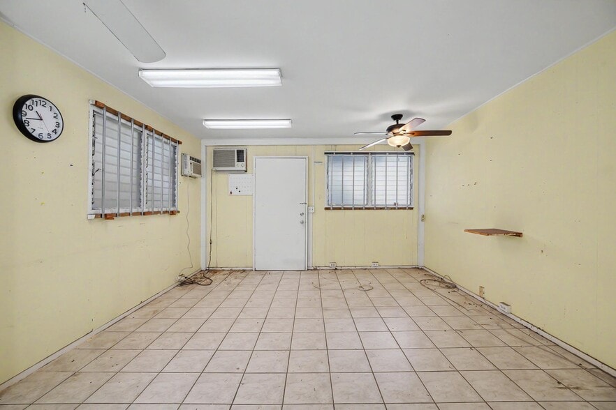 More Photos Of 748 Gulick Ave, Honolulu Office For Sale