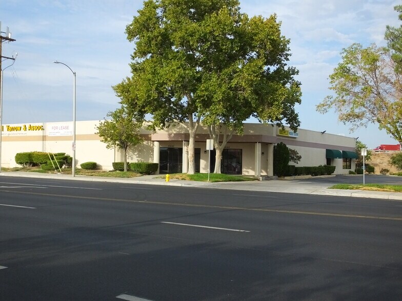 More Photos Of 44143-44147 20th St W, Lancaster Medical For Lease