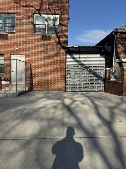 More Photos Of 3573 Laconia Ave, Bronx Apartments For Sale