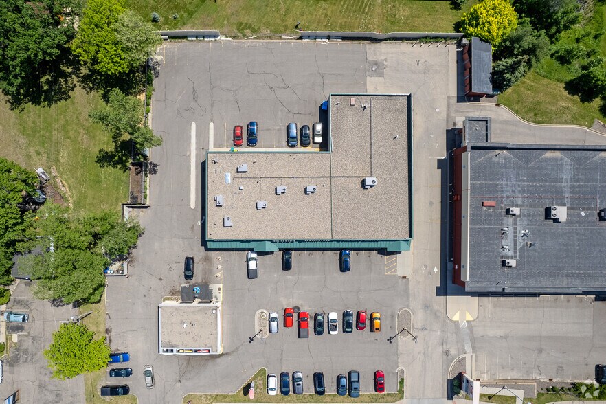 More Photos Of 2680-2688 Rice St, Saint Paul Unknown For Lease