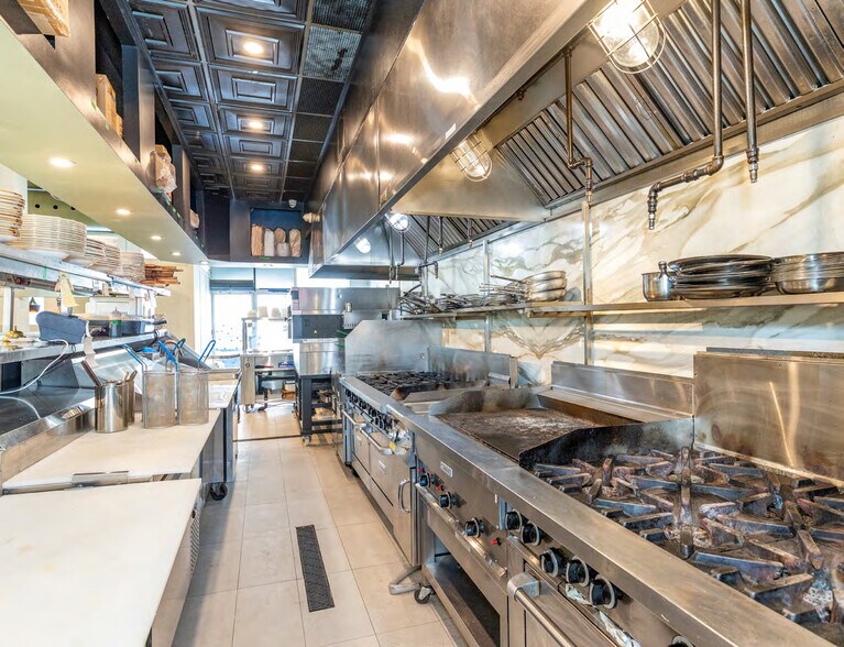 More Photos Of 1444 Dupont St, Toronto Showroom For Sale